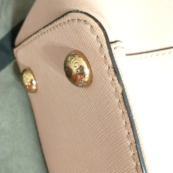 Gently used Michael kors blush or very light pink colored purse - Picture 6 of 15
